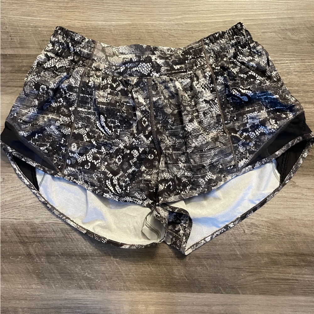 lululemon hotty hot shorts size 6